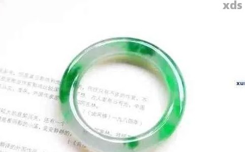 揭秘翡翠手镯价格表：品质决定价格的奥秘，一文掌握翡翠知识